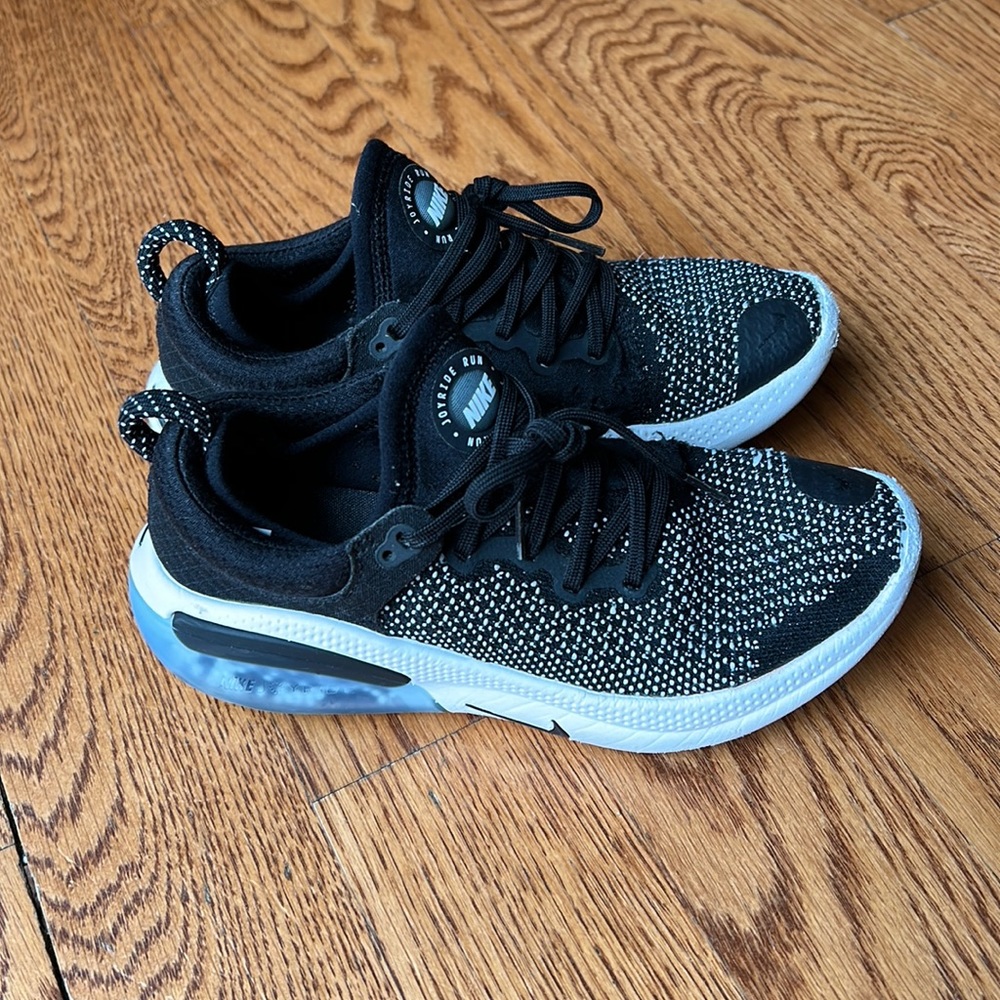Excellent condition Nike Joyride Sz 6